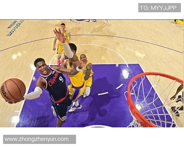 快船主帅因不满判罚被罚下场,球迷不满裁判 快船主帅因不满判罚被罚下场,球迷不满裁判